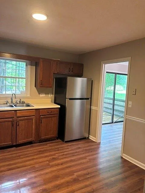 3 bed, 2.0 bath, 1344 sqft, $2,100 — Photo 4
