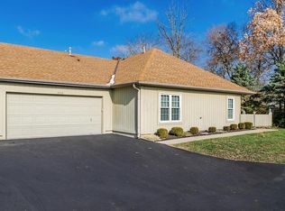 2332 Willowside Ln, Grove City, OH 43123