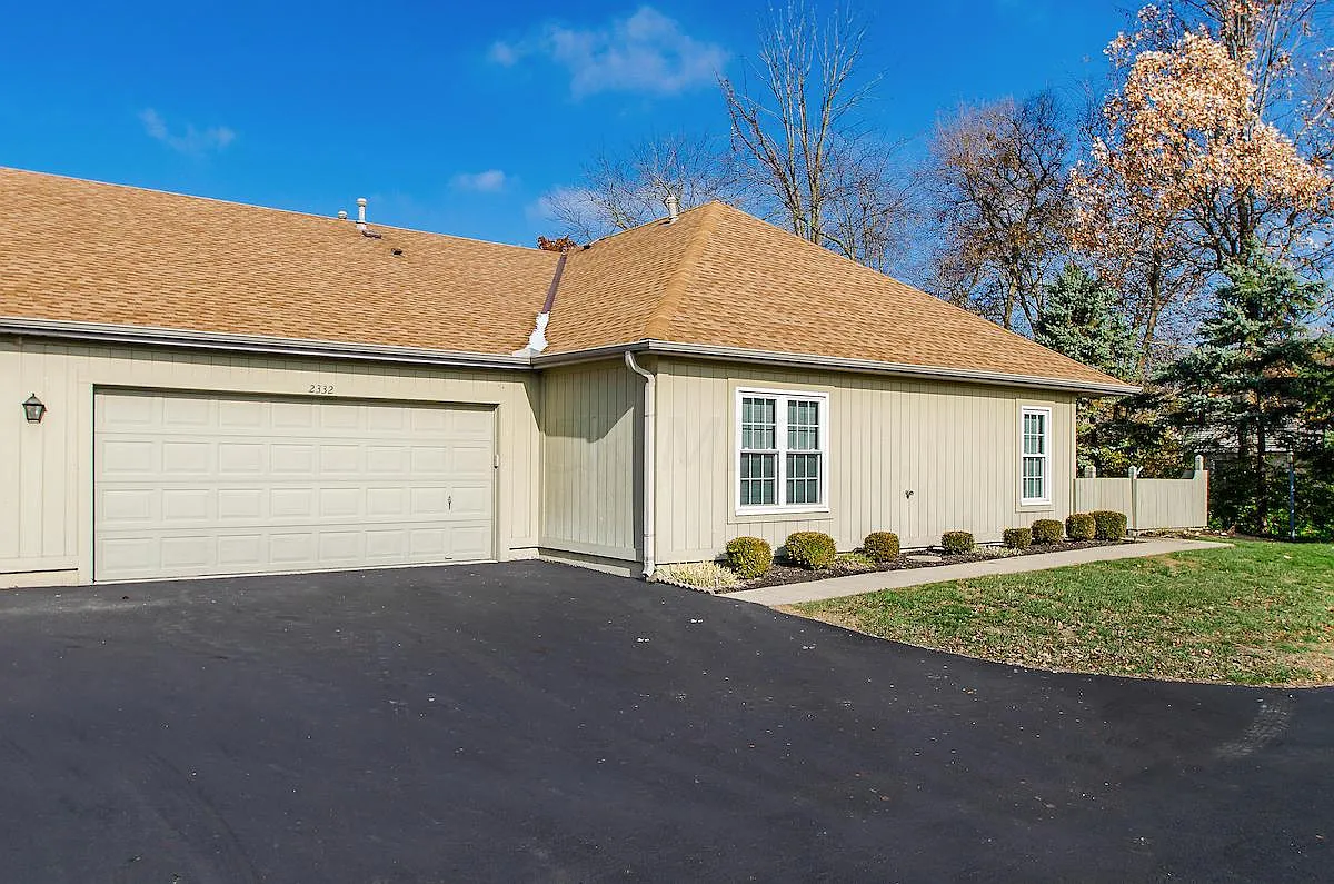 2332 Willowside Ln photo 1