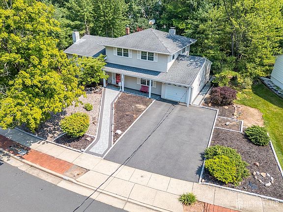 4th image of 560 Wakefield Dr