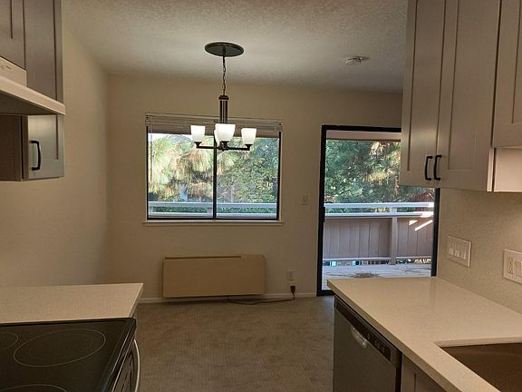 4th image of 952 Kiely Blvd Unit D