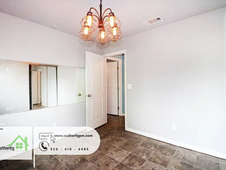 1417 Montana Ave — Photo 22
