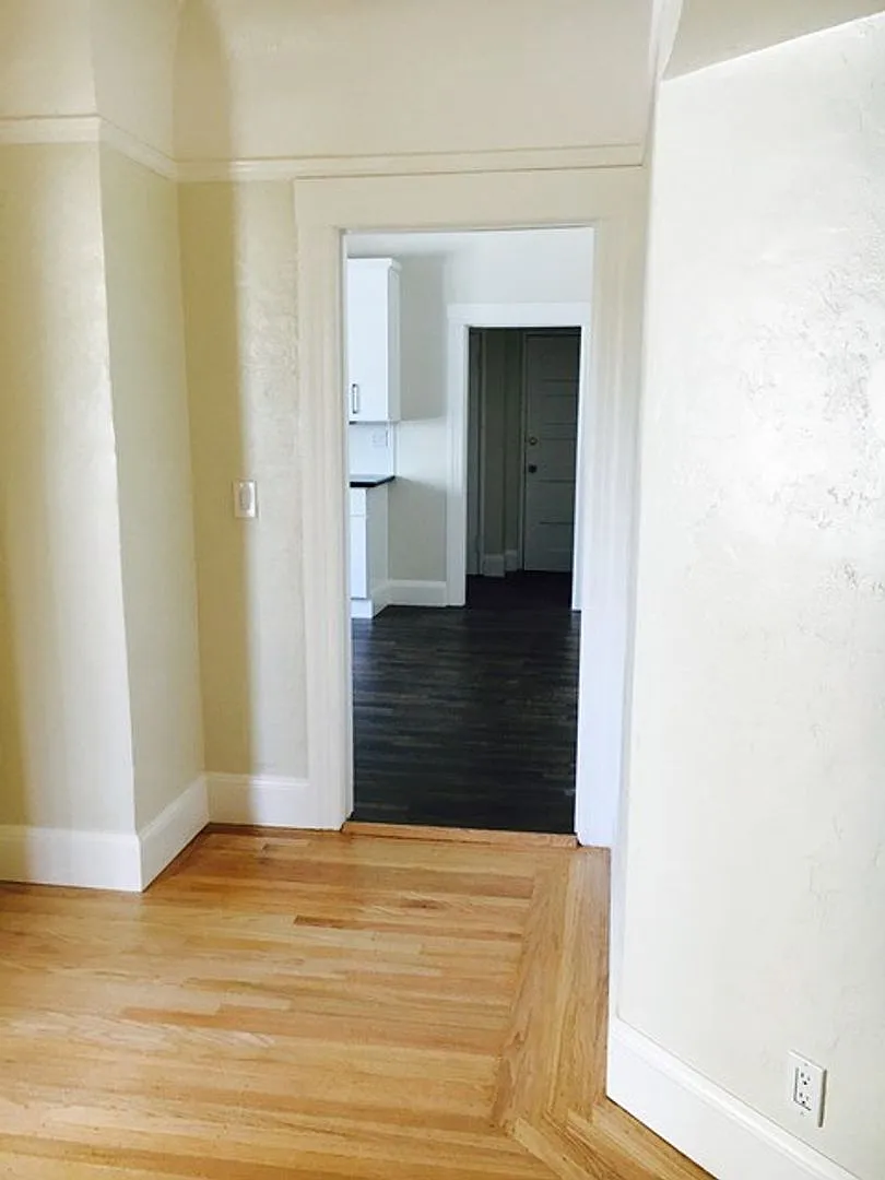 2109 Cedar St — Photo 1