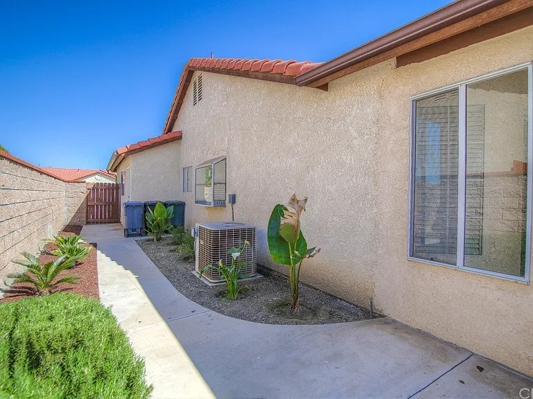 1319 Zirconia St — Photo 22