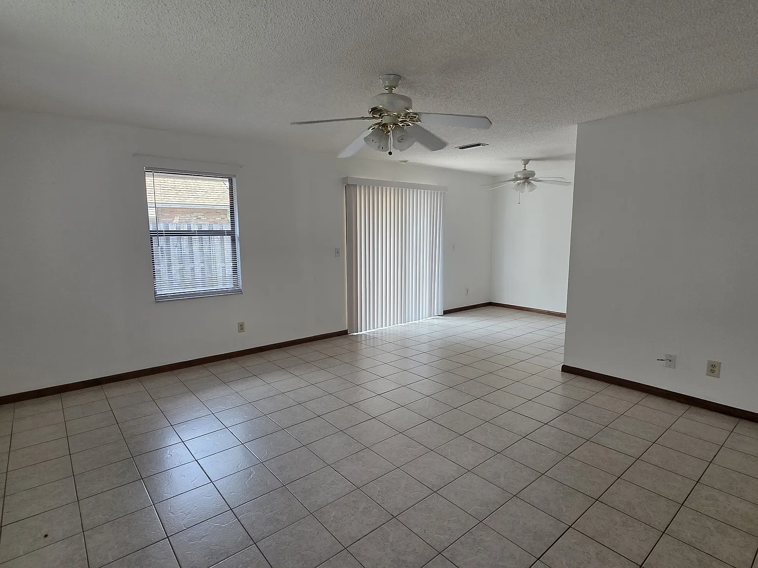 2 bed, 999 sqft, $1,550 — Photo 3