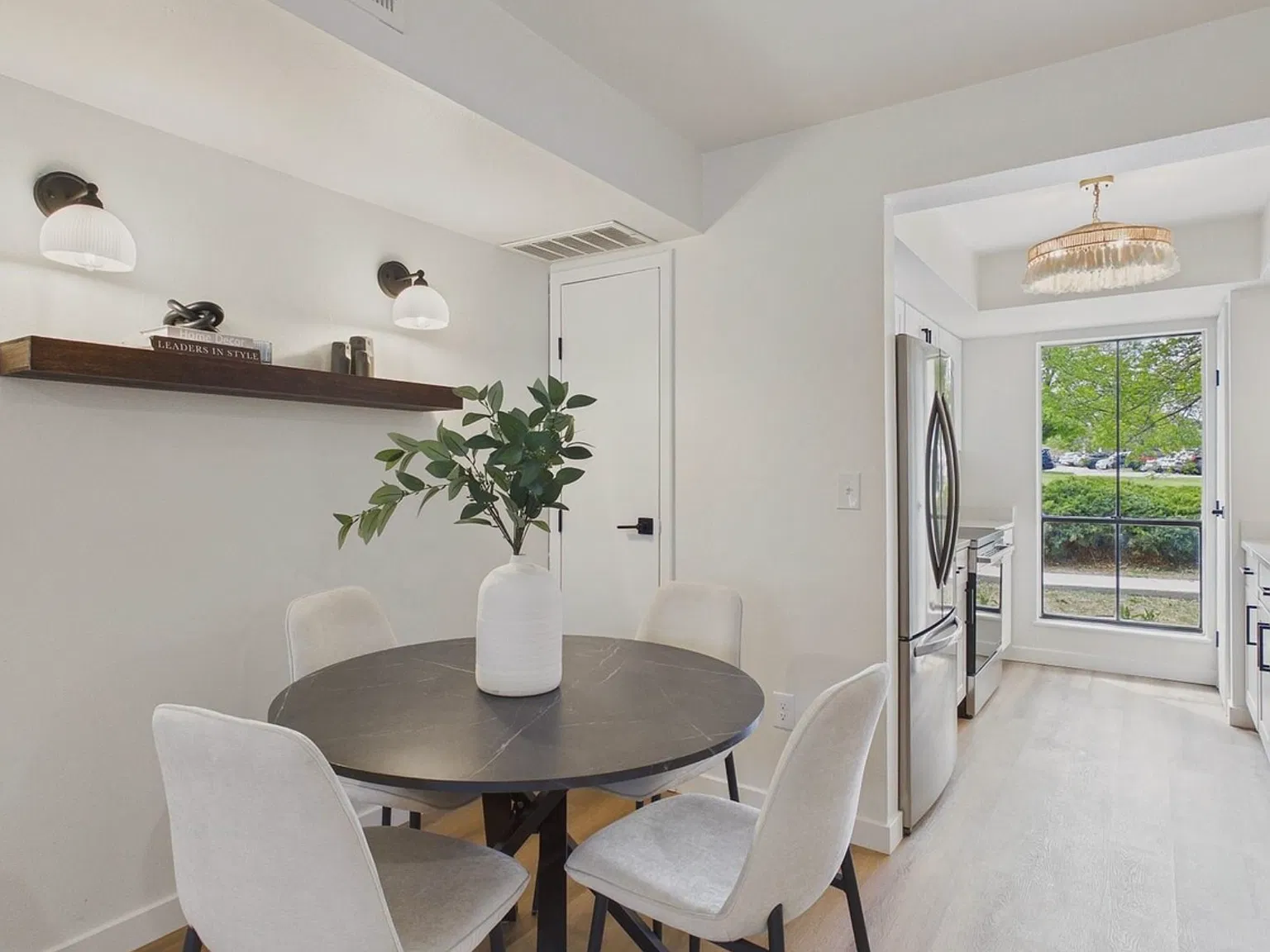 2 bed, 1.5 bath, 984 sqft, $2,100 — Photo 4