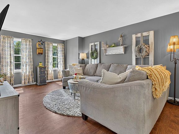 4th image of 62 Cobblestone Drive