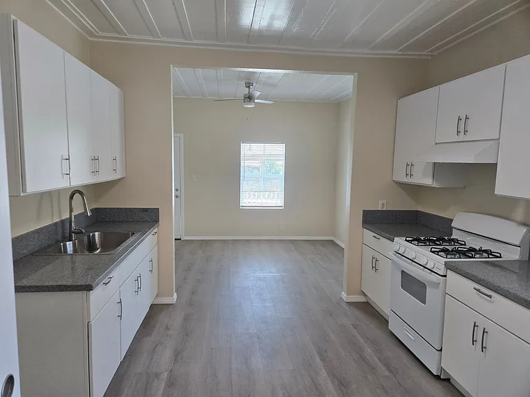 1201 Saticoy St — Photo 3