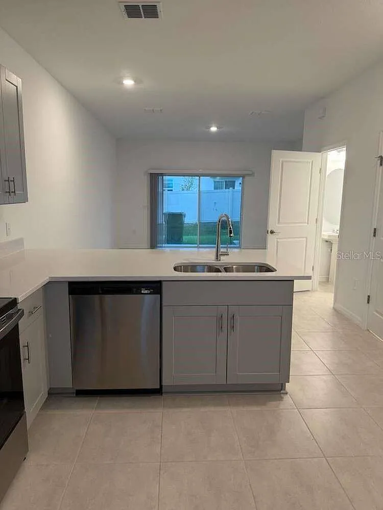 2 bed, 2.5 bath, 1187 sqft, $1,550 — Photo 2