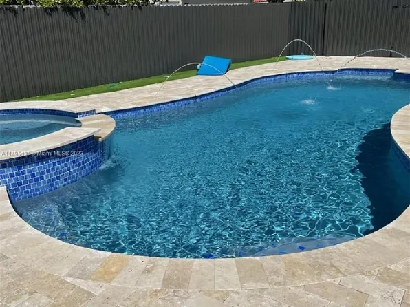 19580 NW 88th Ave, Hialeah, FL 33018