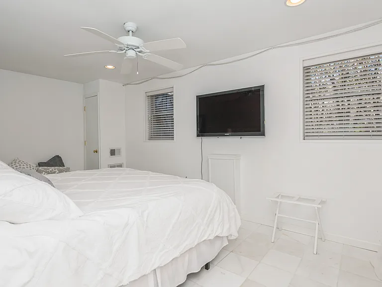 33 Hoppin Ave — Photo 4