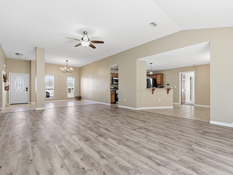 1st image of 5212 Moore Loop