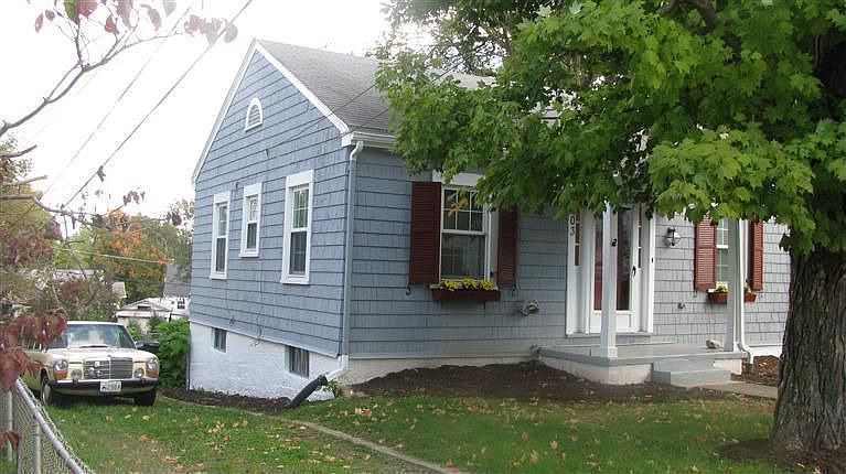 2nd image of 103 Maple Ave
