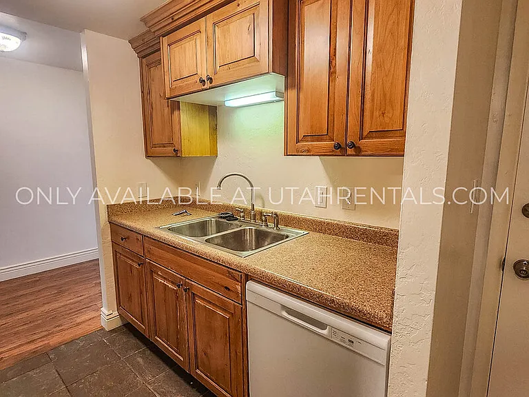 87 W 300 N #503 — Photo 2