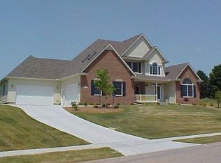 3490 Lundy Ln, Bettendorf, IA 52722