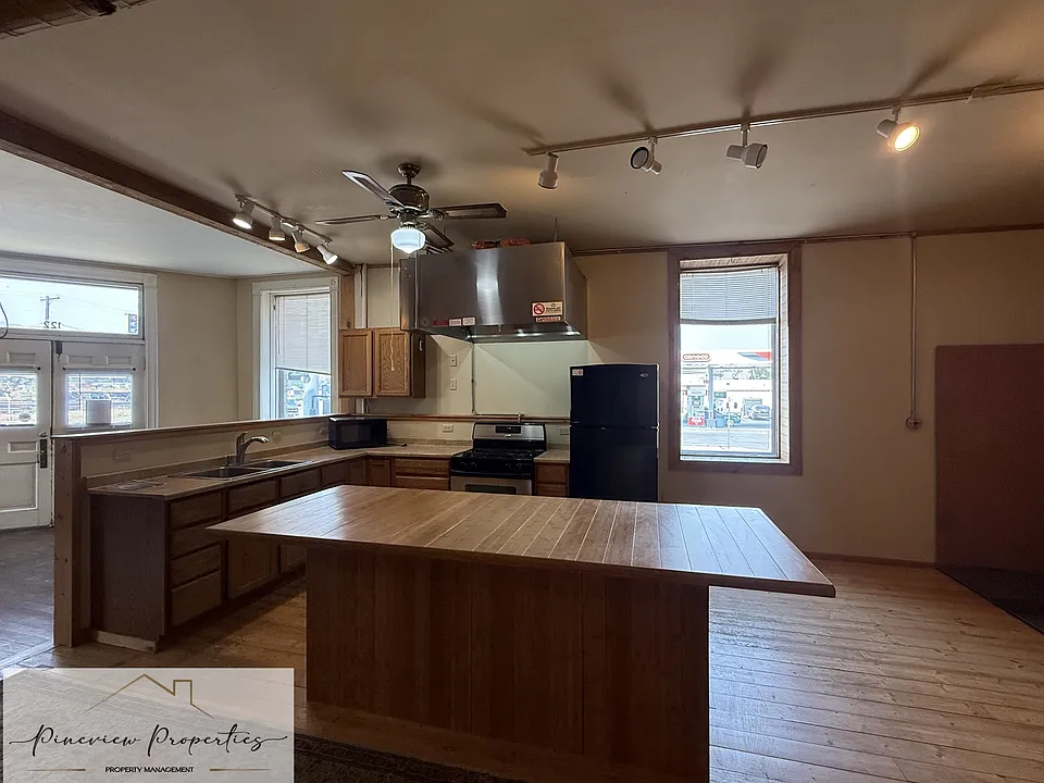 122 E Park St #122