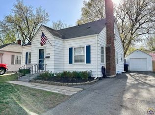 1177 SW Collins Ave, Topeka, KS 66604