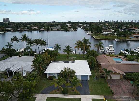 2nd image of 764 Lagoon Dr