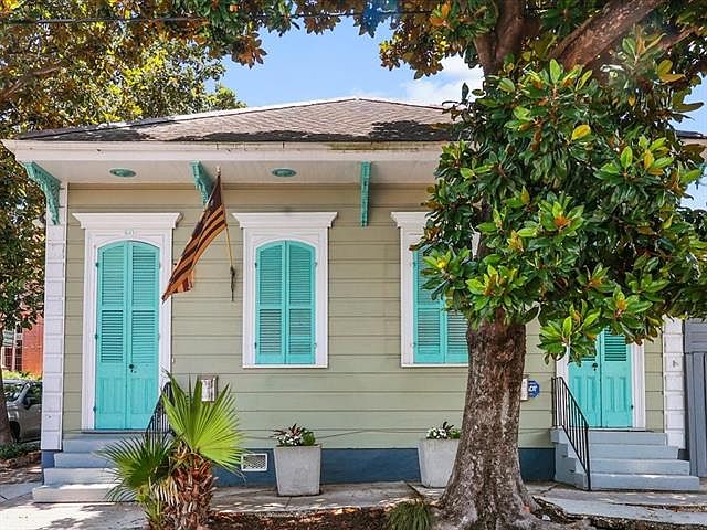1st image of 841 Marigny St