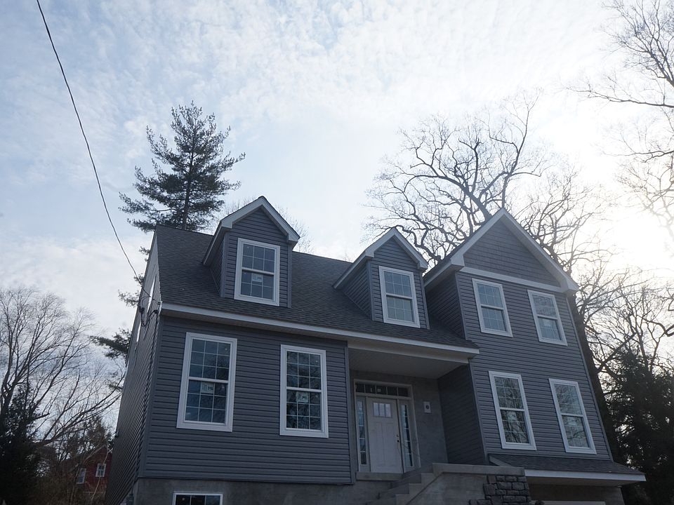 2nd image of 801 Woodland Dr