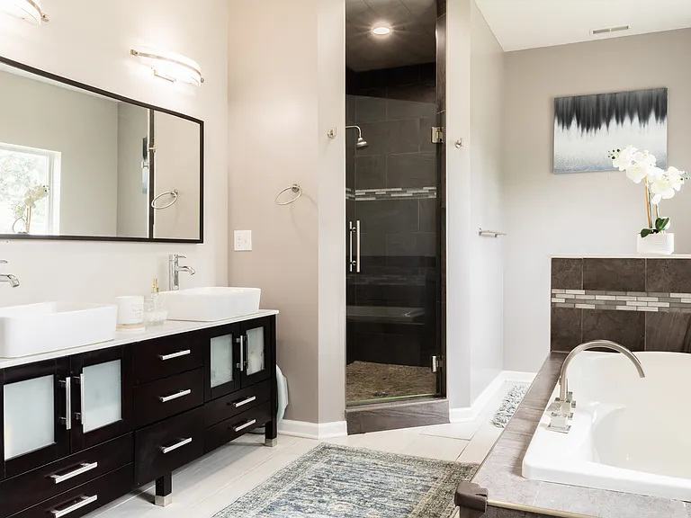 Primary bath