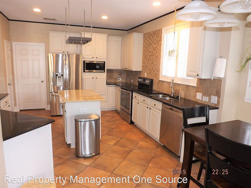 1st image of 609 Herefordshire Ln