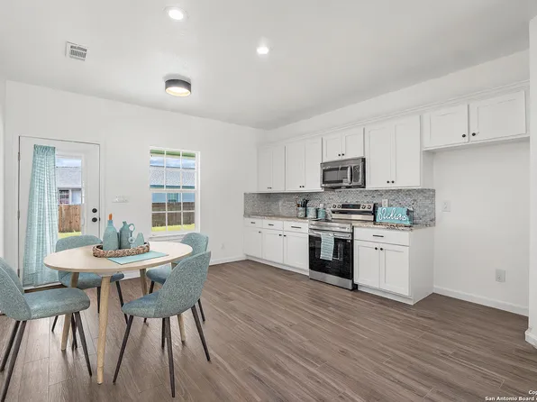 1734 Blueridge Dr, Canyon Lake, TX 78133