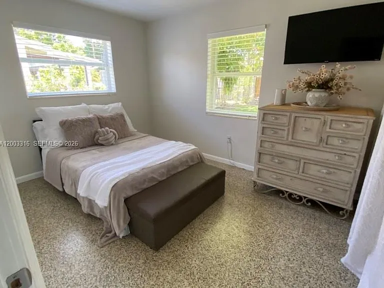 9840 SW 165th Ter — Photo 7