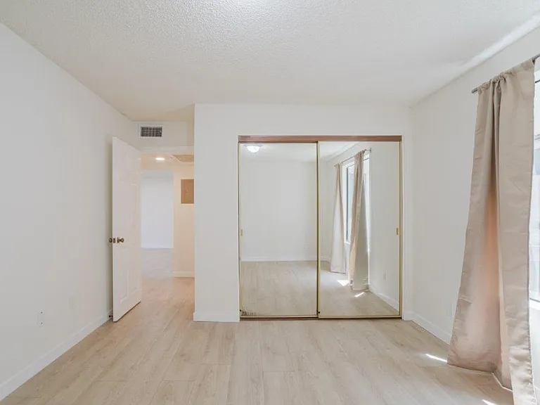 914 E Elk Ave #3 — Photo 24