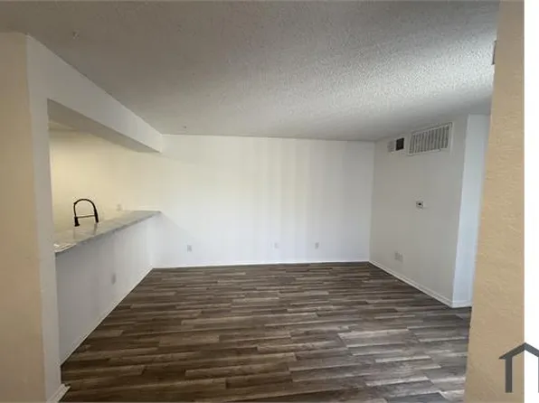 9813 Walnut St, Dallas, TX