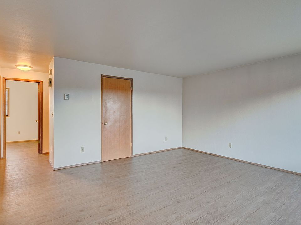 0112701 SE 8th 701 SE 8th Ave Oak Harbor WA Zillow