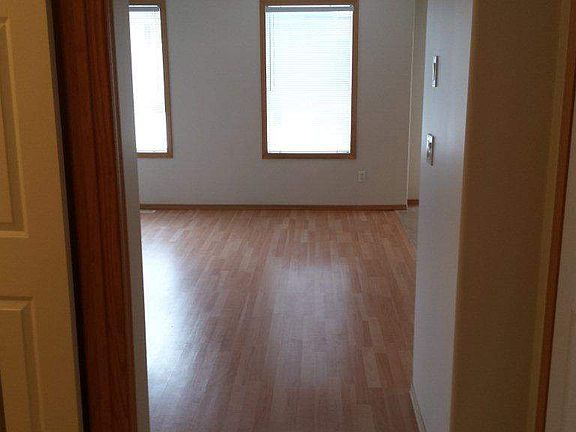 4th image of 103 Banyan Cres