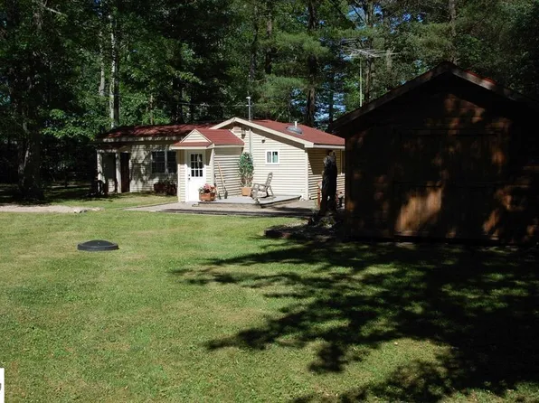 3343 Columbia Dr, West Branch, MI 48661