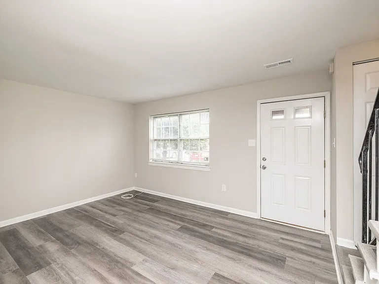 3231 Hunters Mill Dr — Photo 7