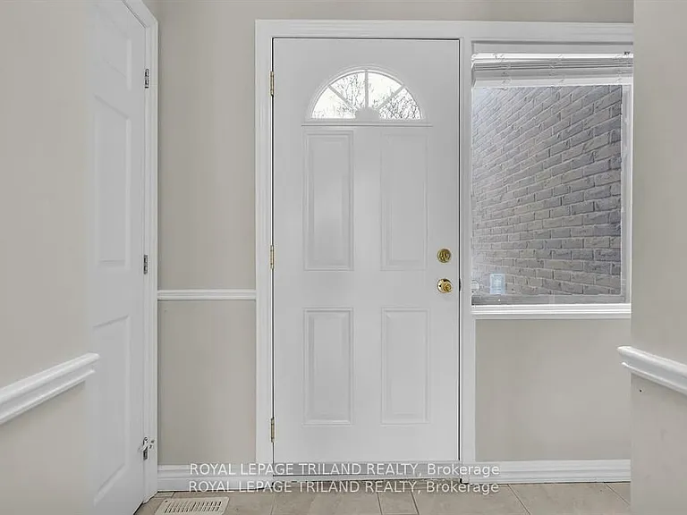 624 Wonderland Rd N — Photo 2
