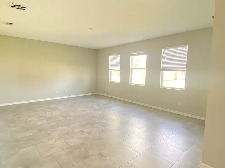 698 Bay Bridge Cir — Photo 14