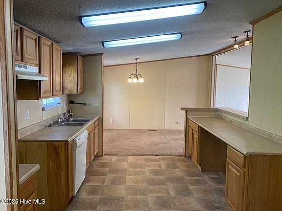 3rd image of 157 Jane Lane