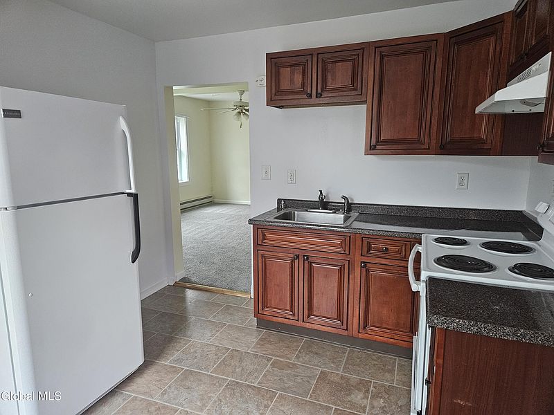3rd image of 121 Lake Hill Road