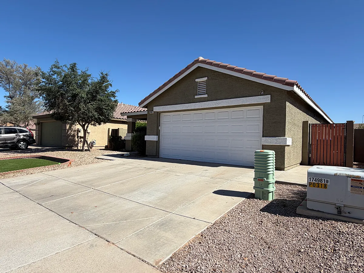 Front of Home. - 2427 E Winchester Pl