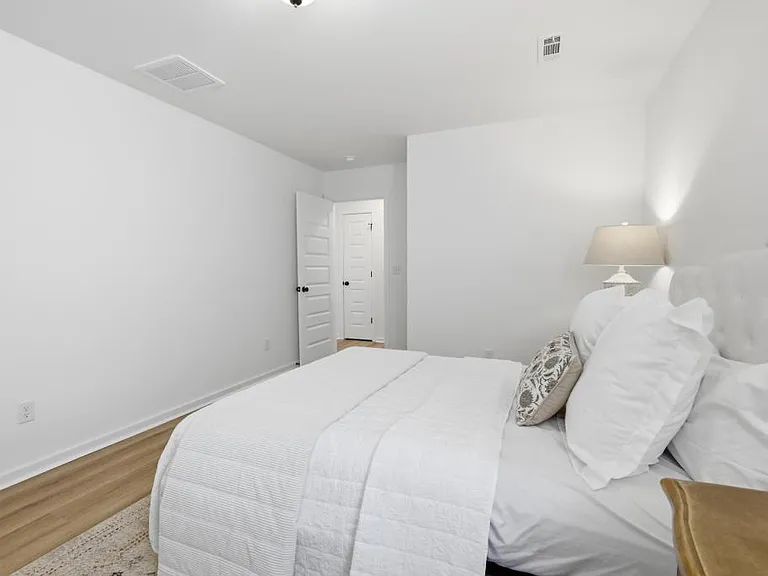 207 S Eagle Ln — Photo 3