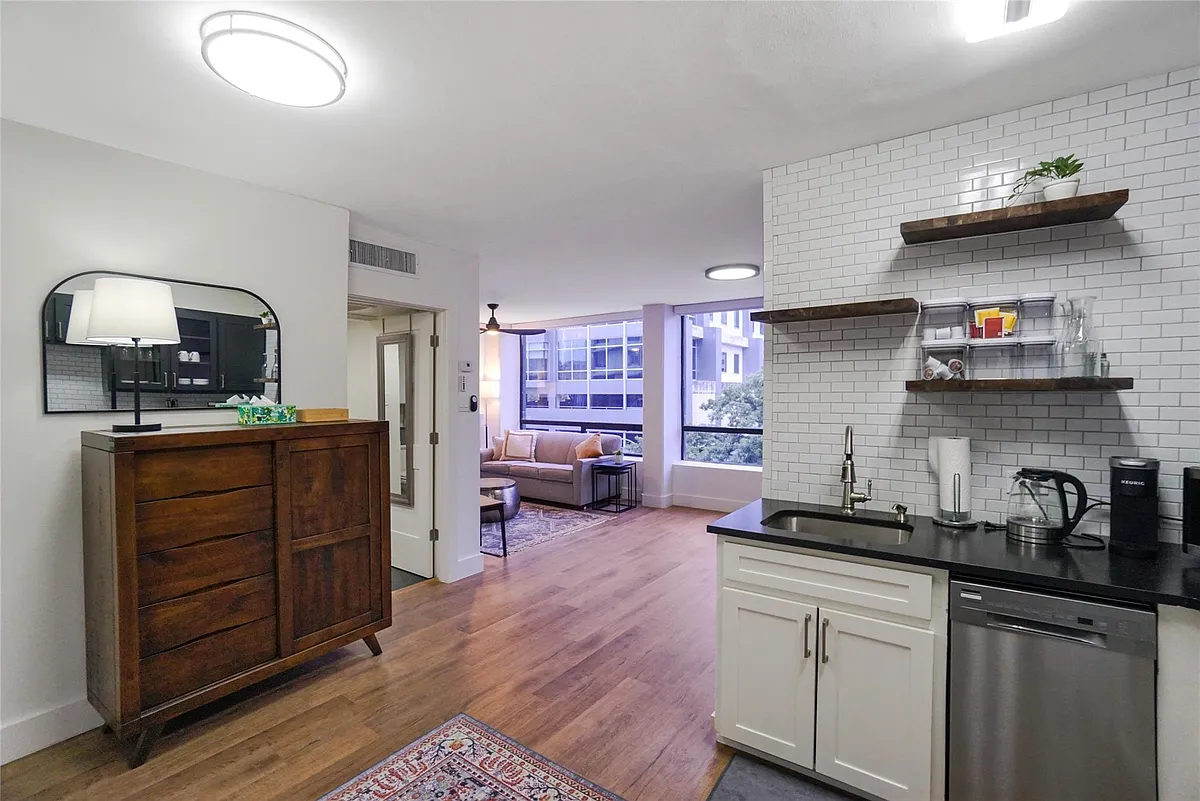 Building Photo - 1212 Guadalupe St #310