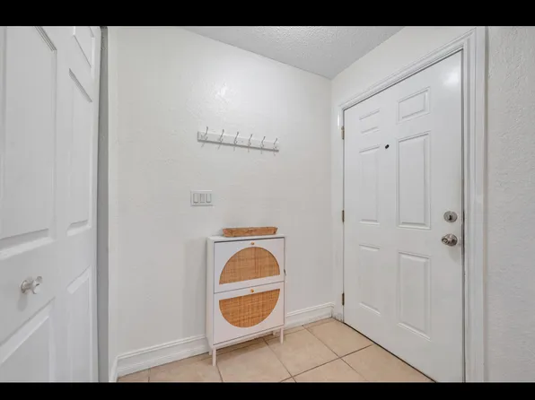 200 Country Club Dr, Largo, FL