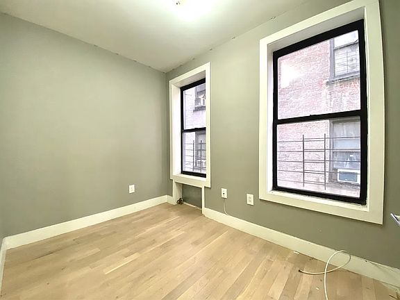 4th image of 4308 Broadway #7A