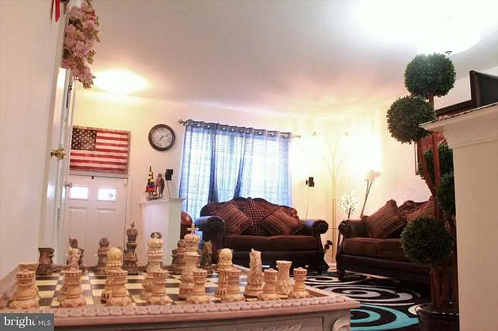 4 bed, 1663 sqft, $2,600 — Photo 2