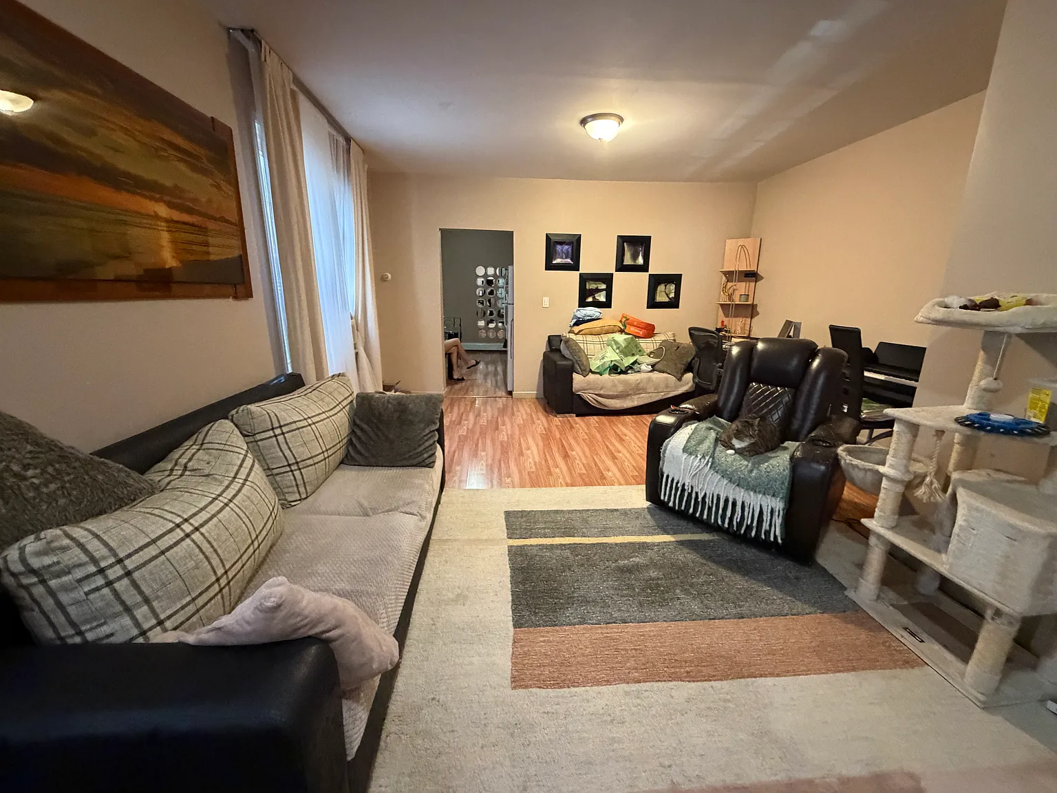 3 bed, 1000 sqft, $2,600 — Photo 2