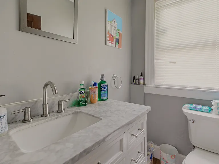82 Van Zandt Ave — Photo 12