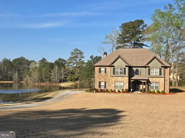3 Westwood Lake Dr, Newnan, GA 30263
