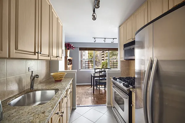 Sold by Berkshire Hathaway HomeServices New York Properties | media 20