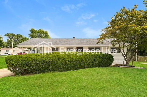 1820 Clover Ln Photo 1