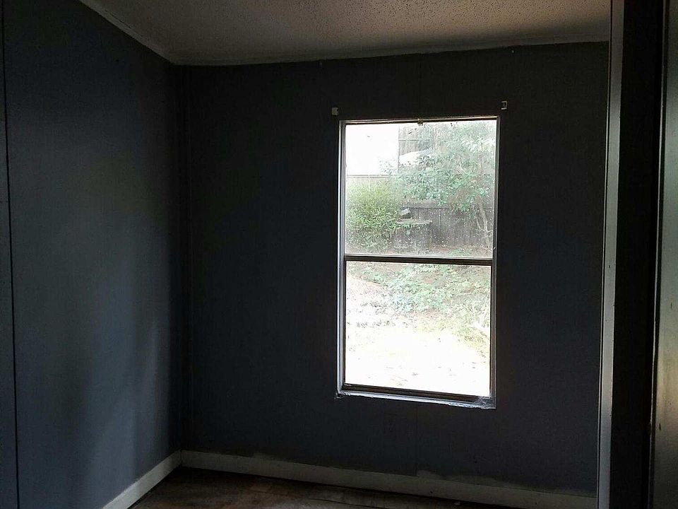 2nd image of 718 Hillside Dr